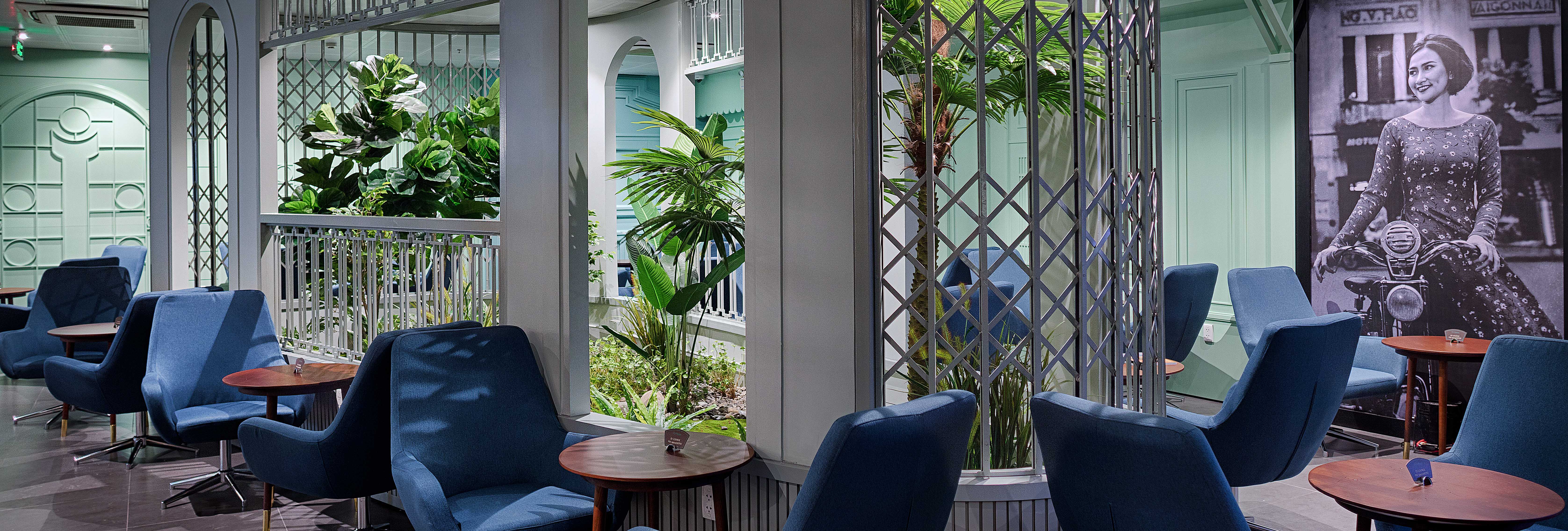 airport lounge banner