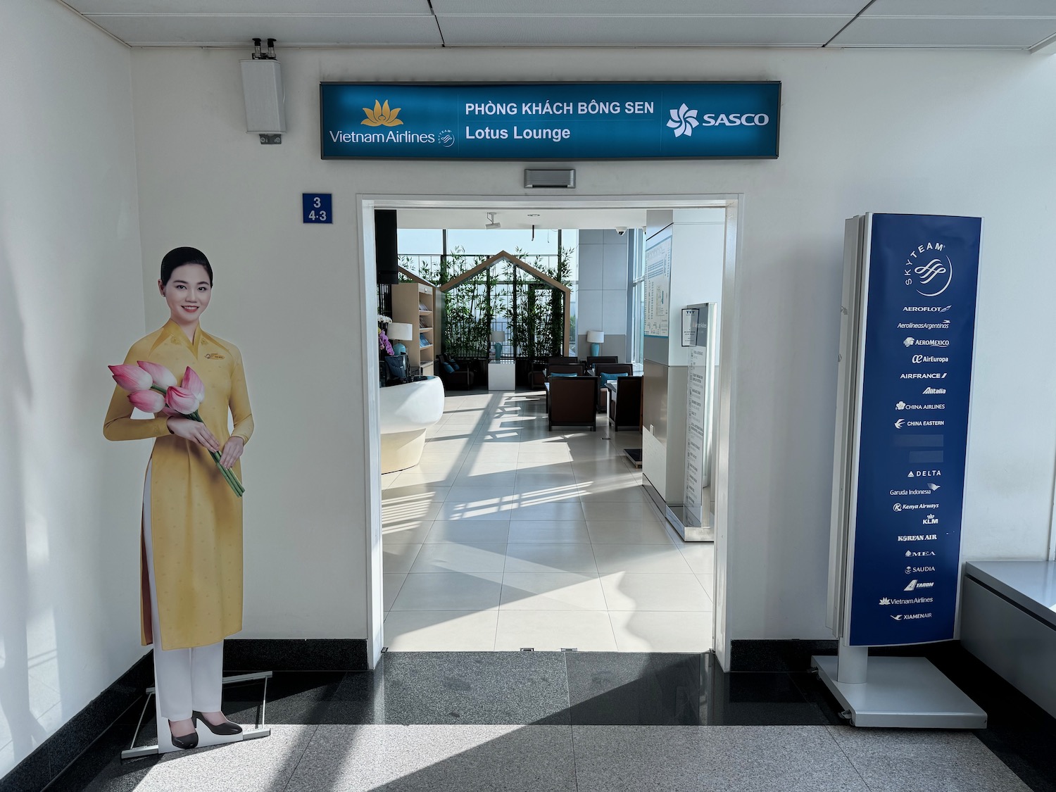 https://assets.sasco.com.vn/assets-uat/Vietnam-Airlines-Lotus-Lounge-Review-2024-24_1743394102714.jpeg