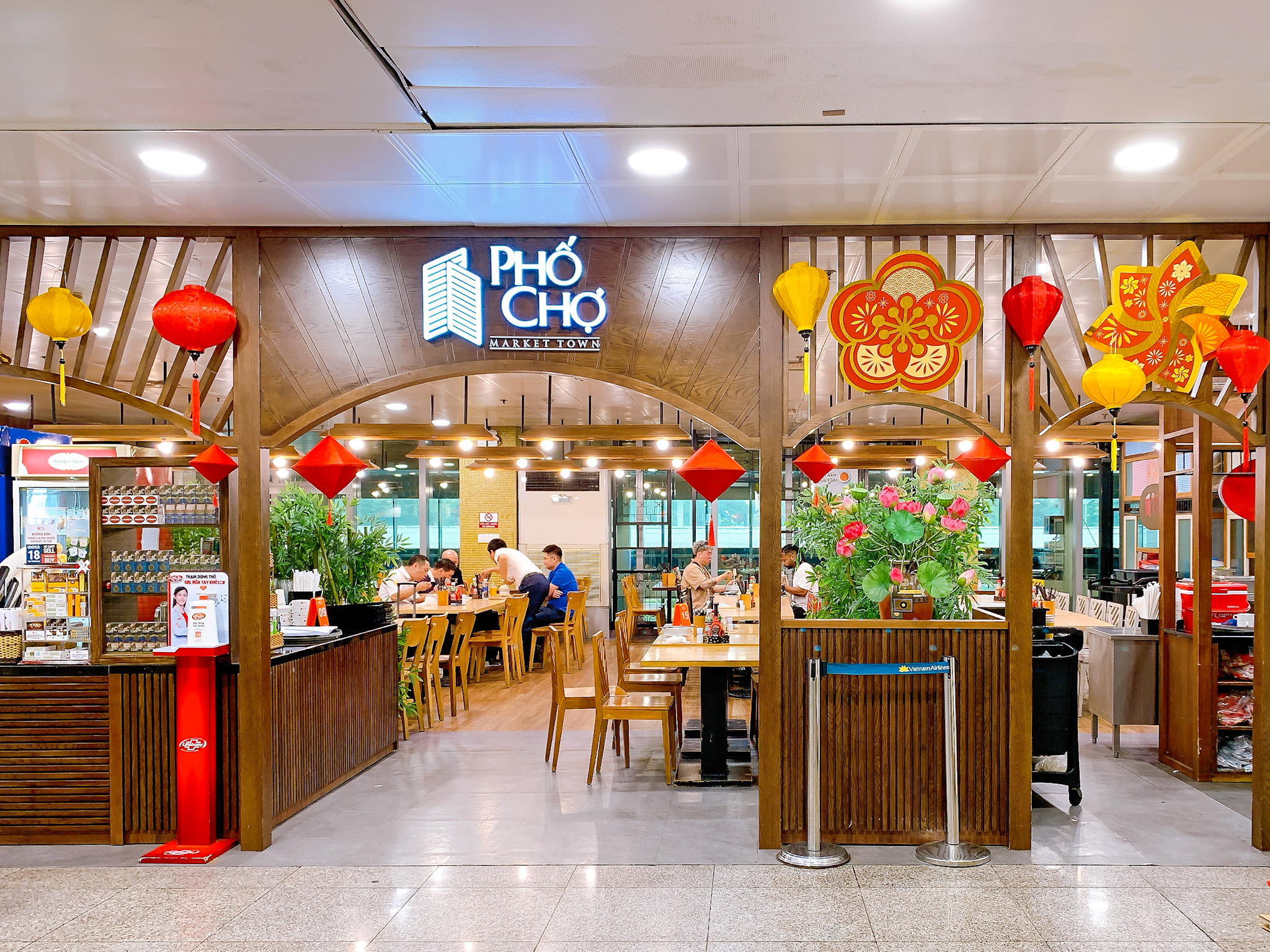 NHÀ HÀNG PHỐ CHỢ SÂN BAY TÂN SƠN NHẤT