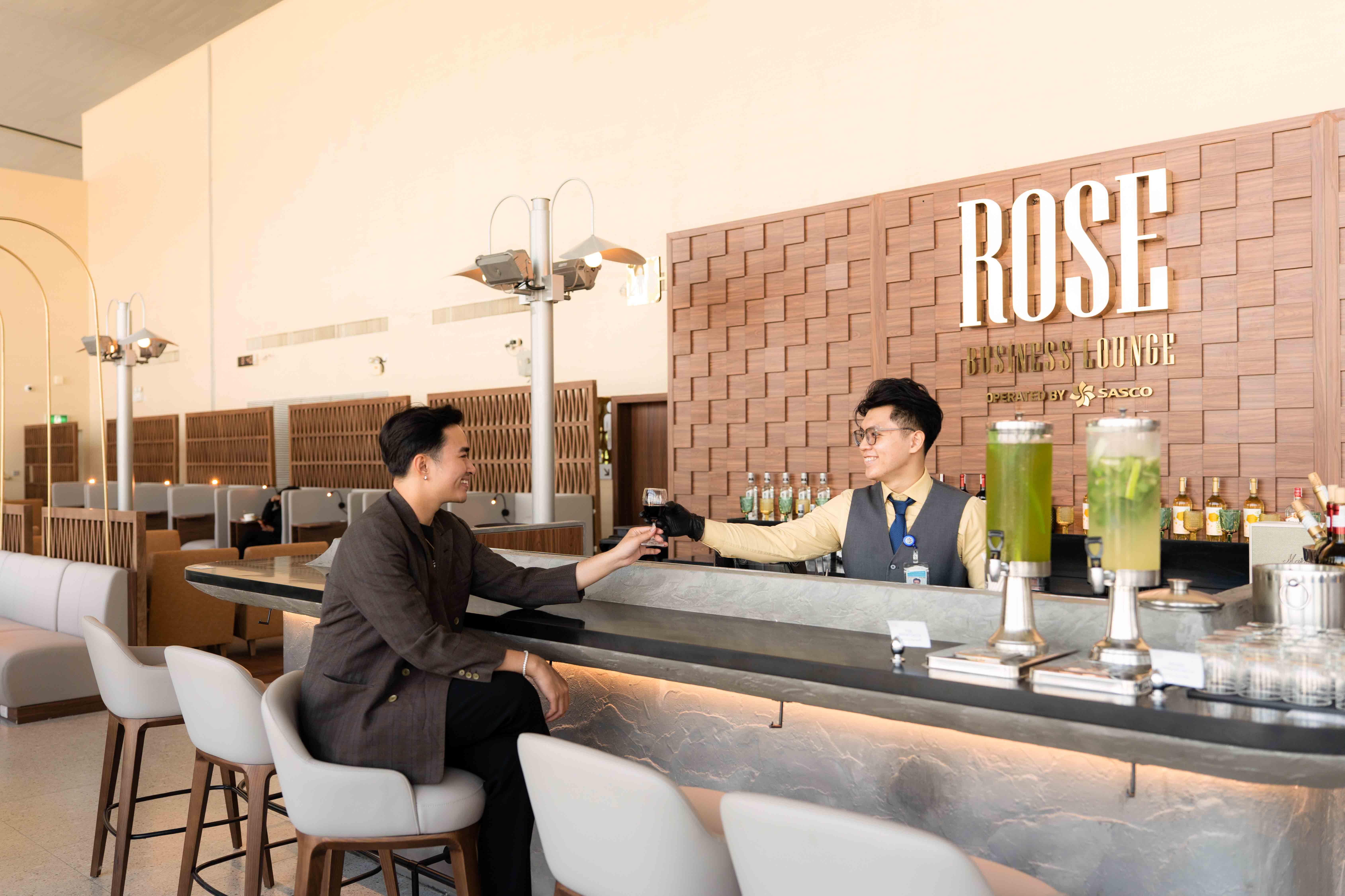 https://assets.sasco.com.vn/assets/uploads/media/94c0204a15ea4884b61d7b3530421547/image-full-260413095622095-sasco-rose-lounge-09788.jpg