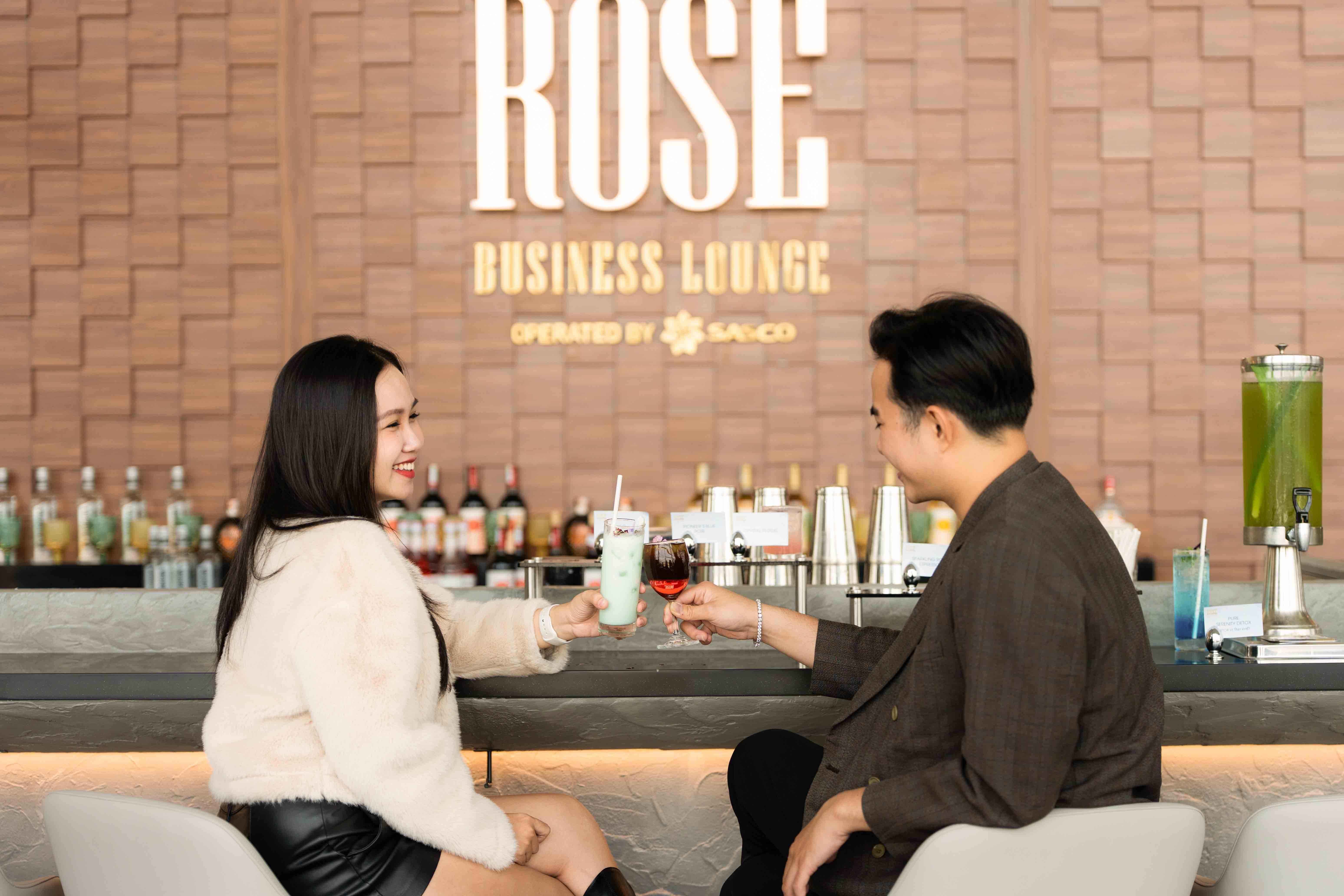 https://assets.sasco.com.vn/assets/uploads/media/efd297fee4d44d2e82389b4d16fc801d/image-full-260413095515311-sasco-rose-lounge-09730.jpg